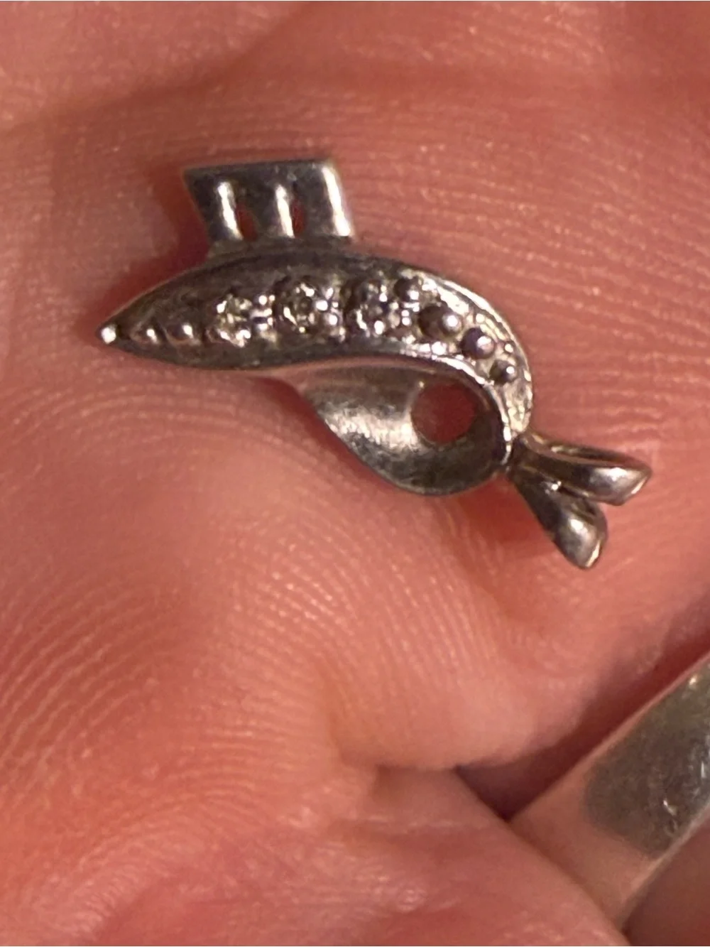 14K white Gold Ribbon pendant Charm Signed Pave Diamond Chip Vintage Jewelry